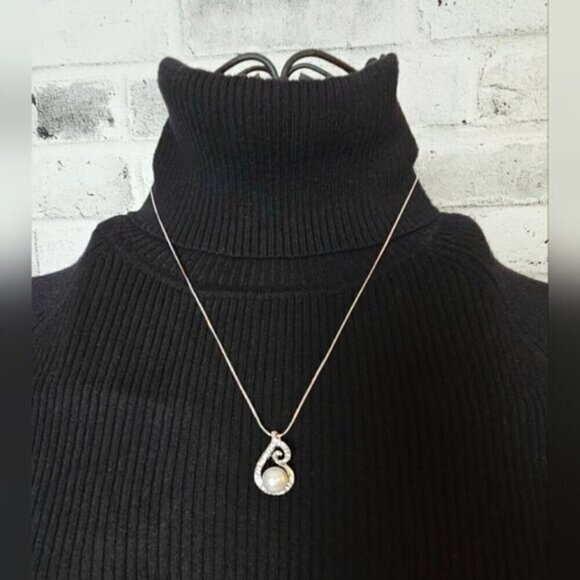 Elegant Pearl & Rhinestone Swirl Pendant Necklace – Silver Tone Classic - Picture 2 of 7